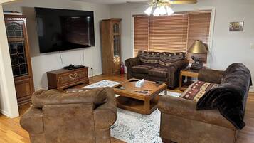 Smart TV, fireplace