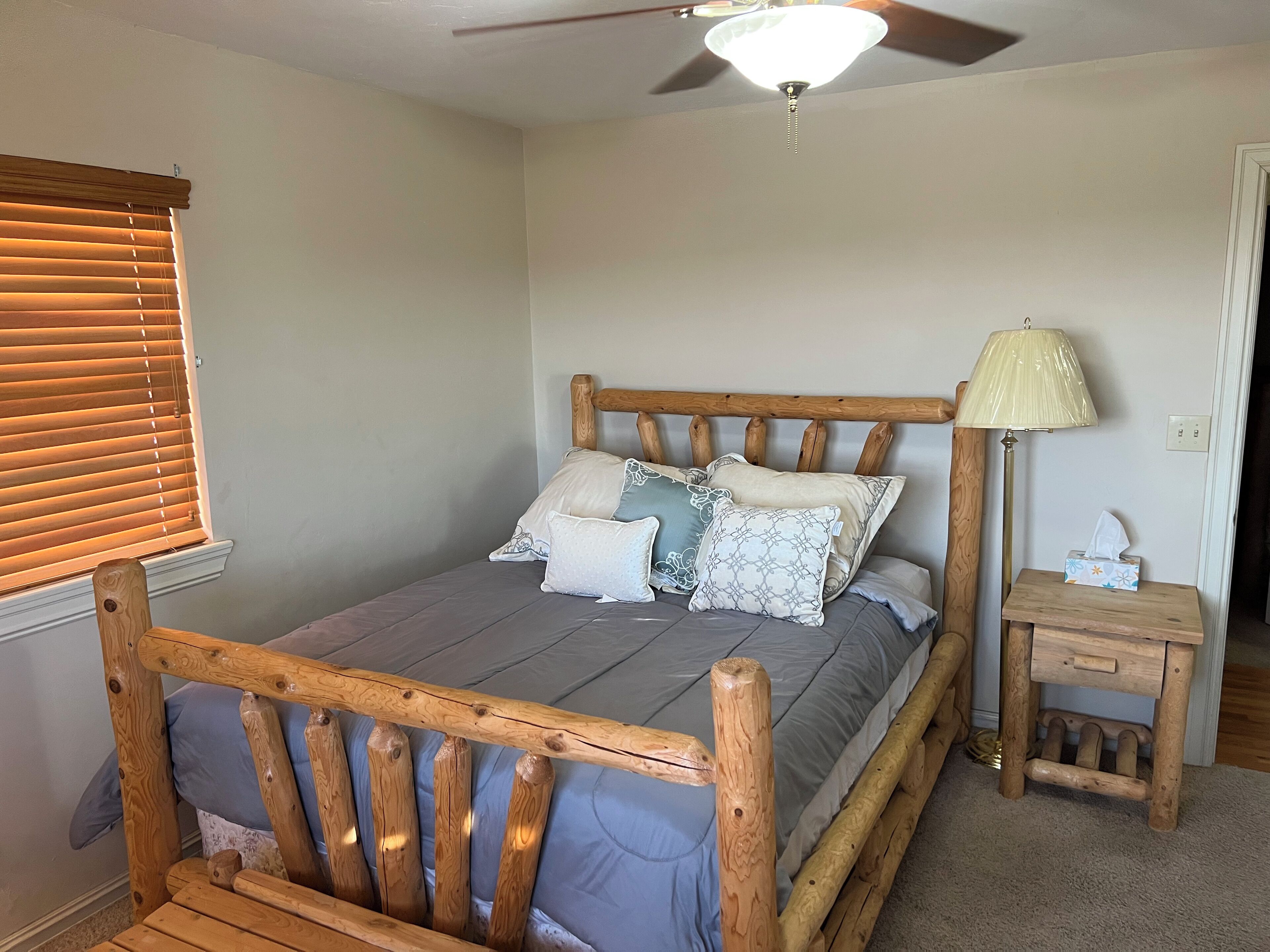 3 slaapkamers, een strijkplank/strijkijzer, wifi, beddengoed