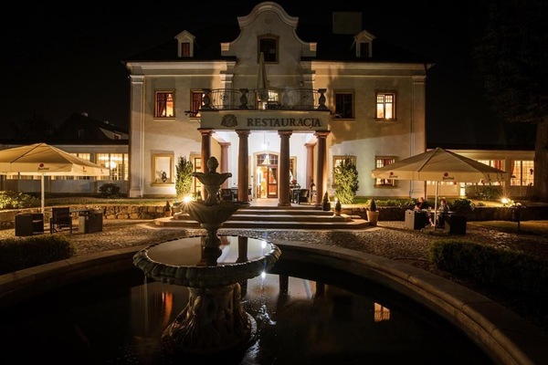 Vista frontal de la propiedad