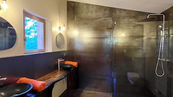 Serviettes fournies, savon, papier toilette