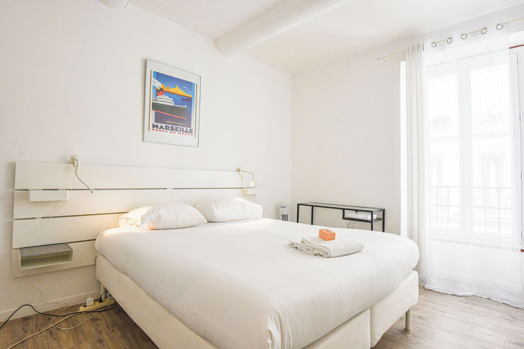 2 habitaciones, tabla de planchar con plancha, cuna de viaje y wifi 