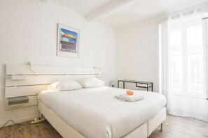 2 makuuhuonetta, silitysrauta/-lauta, vauvan matkasänky, Wi-Fi