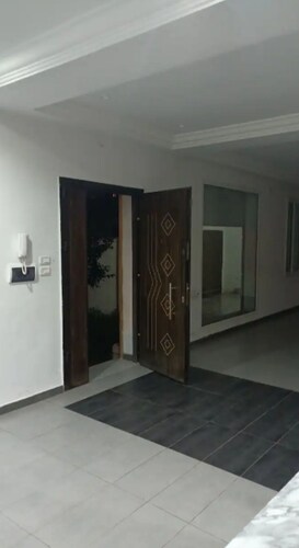 Belle s+2  neuve avec jardin et garage motorisé dans un quartier résidentiele...