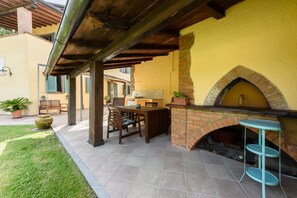 Outdoor dining - Casina Franca by MMega (Camaiore)