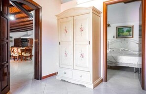 Interior - Villa Pathos Dependance pool and sea (Caponegro)