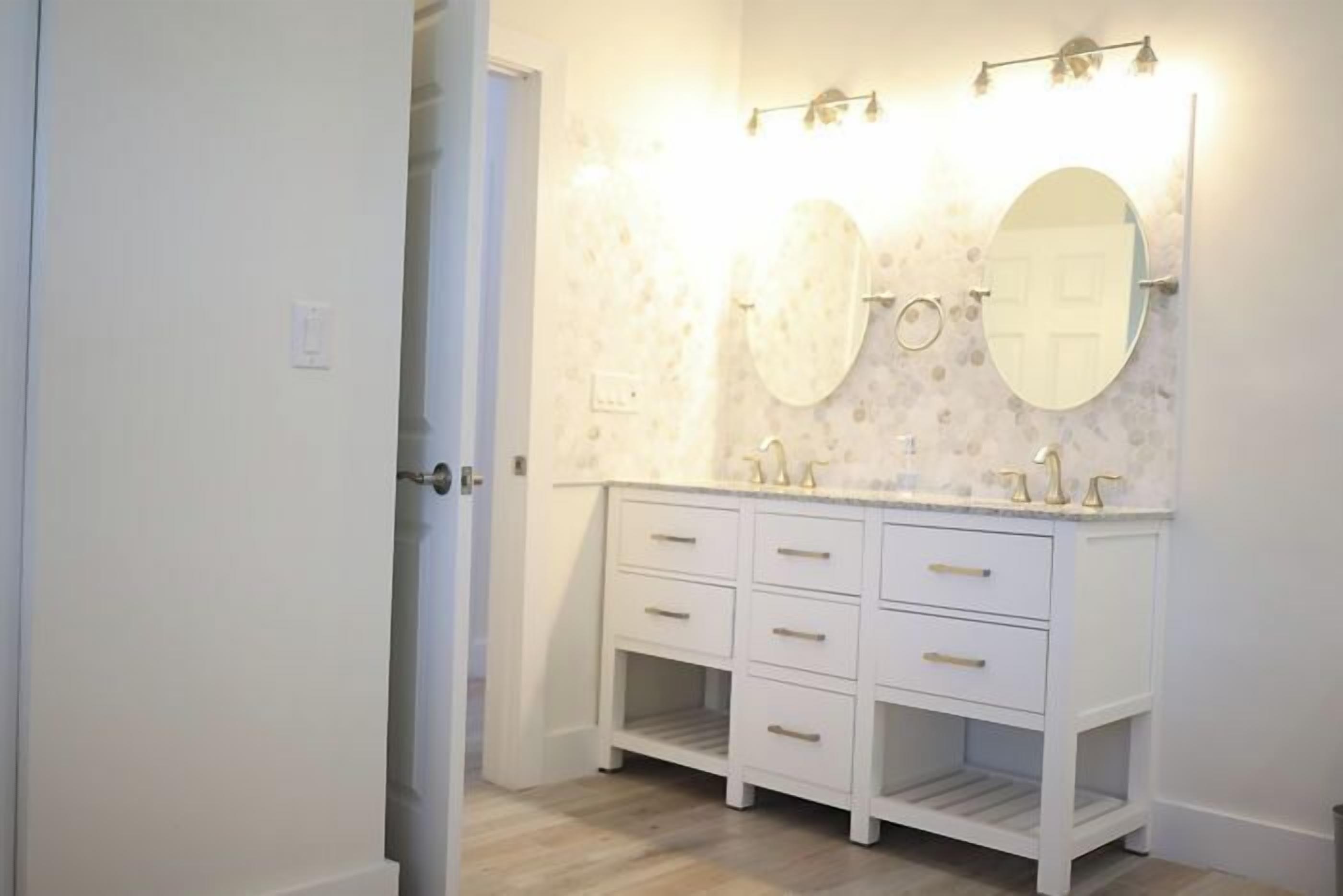 towels, soap, shampoo, toilet paper