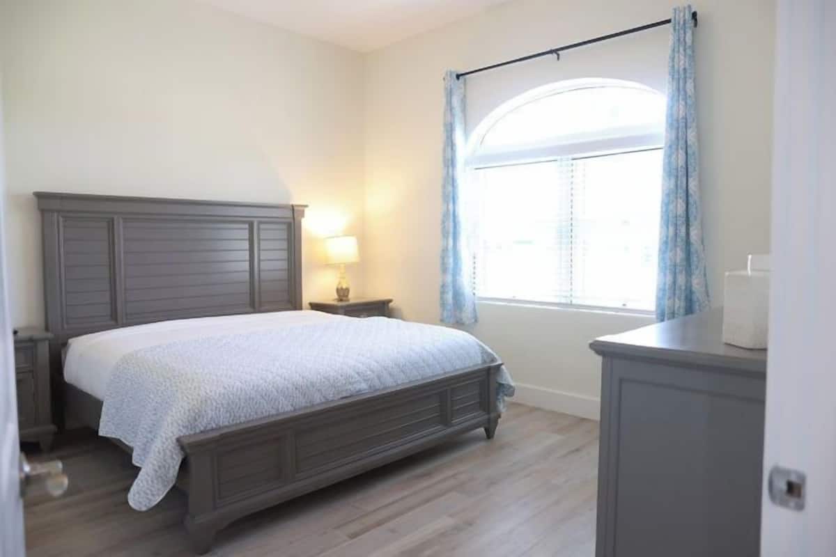 exclusive condo, canal view | iron/ironing board, free wifi, bed sheets