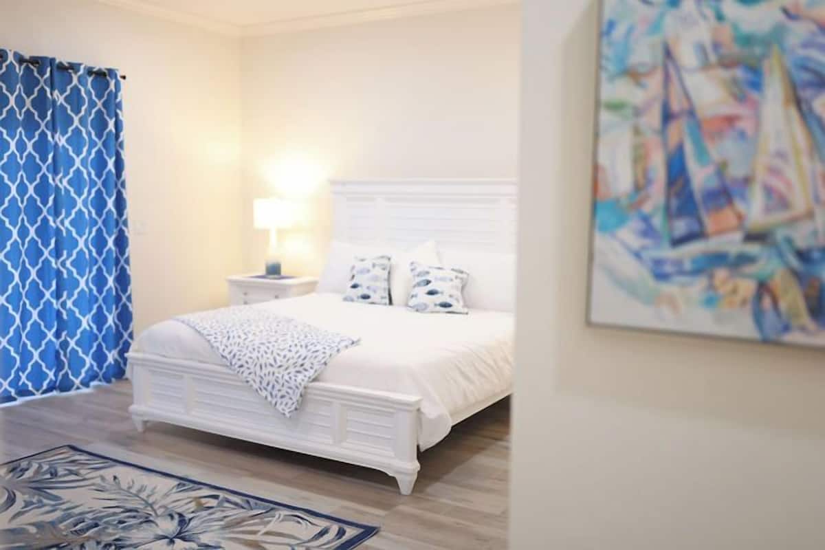 exclusive villa, canal view | iron/ironing board, free wifi, bed sheets