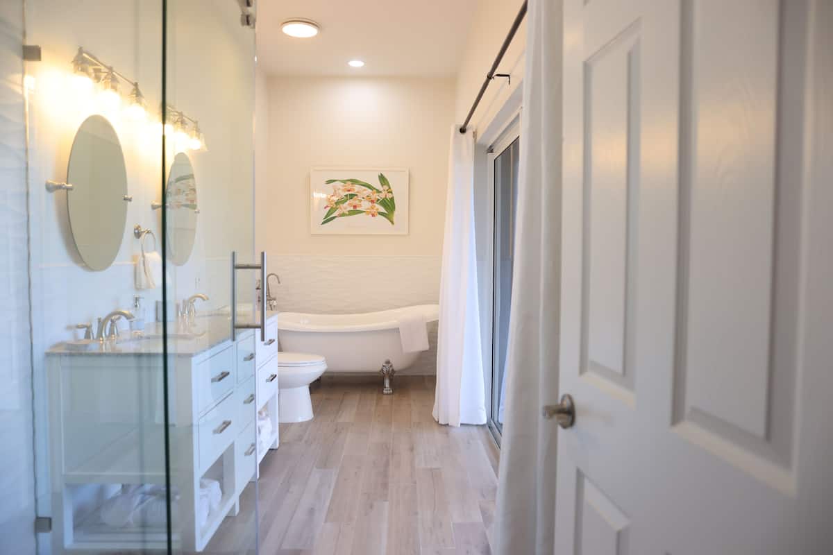 premier villa, canal view | bathroom | towels, soap, shampoo, toilet paper