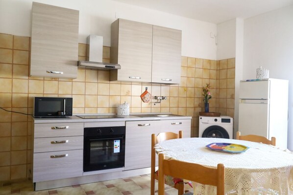 Mikrobølgeovn, ovn, kogeplade, opvaskemaskine