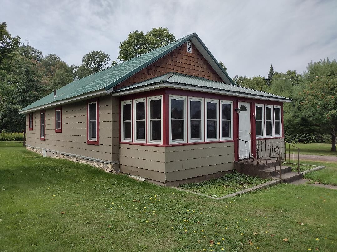 Cozy 2 Bedroom Home Pet Friendly Close to SNOW MOBILE TRAILS