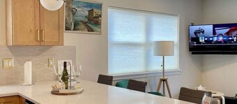 New Penthouse Apartment with outdoor deck and fire pit near downtown Bend!