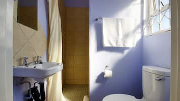 Superior Double Room, 1 Double Bed, Non Smoking, Garden View | Bathroom | Shower, rainfall showerhead, towels, soap