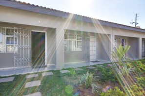 Kamar Double Superior, 1 Tempat Tidur Double, Bebas Asap Rokok, pemandangan kebun | Pemandangan taman