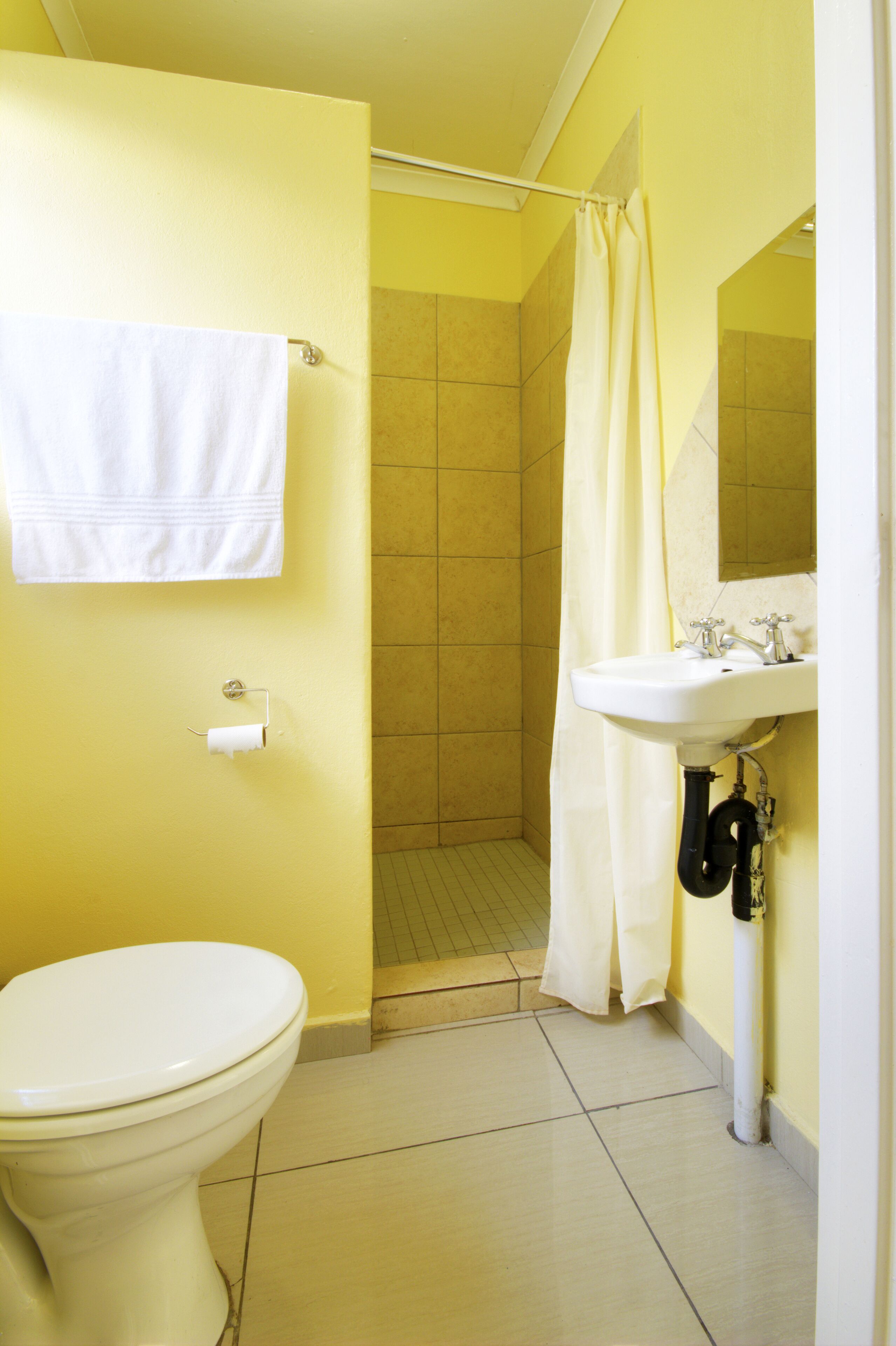 Chambre Double Supérieure, 1 lit double, non-fumeurs, vue jardin | Salle de bain | Douche, douche à « effet pluie », serviettes fournies, savon