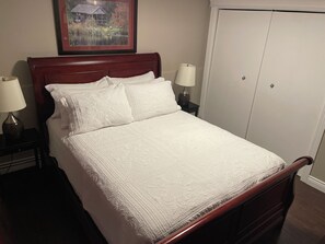 2 bedrooms, iron/ironing board, free WiFi, bed sheets - PJ's Charlottetown is where all you'll need is your PJ's.

 (Charlottetown)