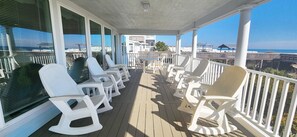 Property grounds - Cozy, Colorful, Coastal Cottage - Oceanfront 5 bedroom home (Ocean Isle Beach)