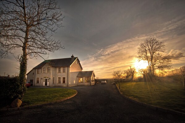 Exterior - Luxury 4-bed House in Craigavon (Craigavon)