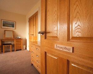 House, Multiple Beds | Interior - Luxury 4-bed House in Craigavon (Craigavon)