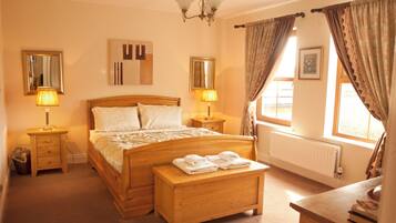 House, Multiple Beds | 4 bedrooms, iron/ironing board, free WiFi, bed sheets