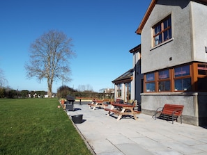 Property grounds - Luxury 4-bed House in Craigavon (Craigavon)