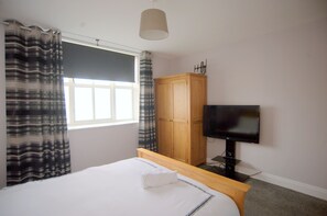 2 bedrooms, free WiFi, bed sheets - Captivating 2-bed Apartment in Craigavon (Craigavon)