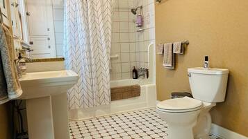 Economy Room, 1 Queen Bed | Bathroom | Free toiletries, hair dryer, towels, soap