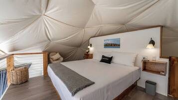 2 bedrooms, in-room safe, desk, iron/ironing board