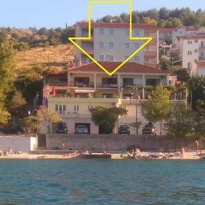 1 bedroom - Vini - Direct by the sea and Free Parking - A2 2 (Trogir)