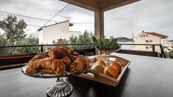 Apartment, Smoking | 3 bedrooms