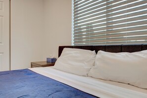 4 slaapkamers, een bureau, een strijkplank/strijkijzer, gratis wifi