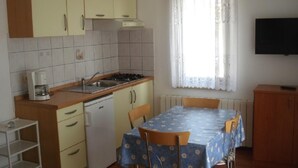 Unclassified image, 3 of 14, button - Sanda - 120m From the Beach - A1 Rozi 2 2 (Malinska-Dubasnica)