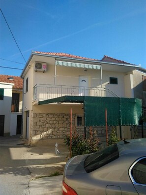 Room - Apartments Marija - Parking (Okrug)