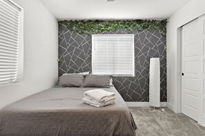 5 bedrooms, iron/ironing board, travel crib, WiFi - Spacious Home in the Heart of Central Phoenix  (Phoenix)