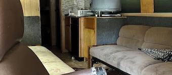 Provost Motorhome
Private 3 acre lot