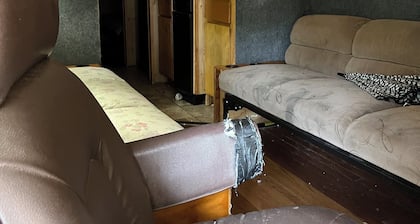 Provost Motorhome
Private 3 acre lot