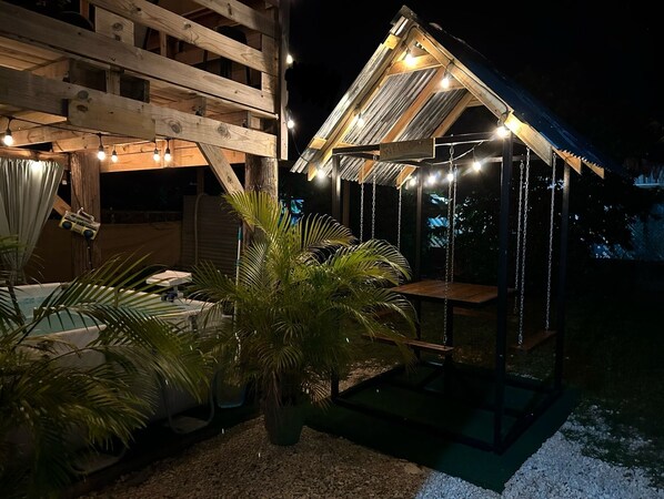 Outdoor spa tub