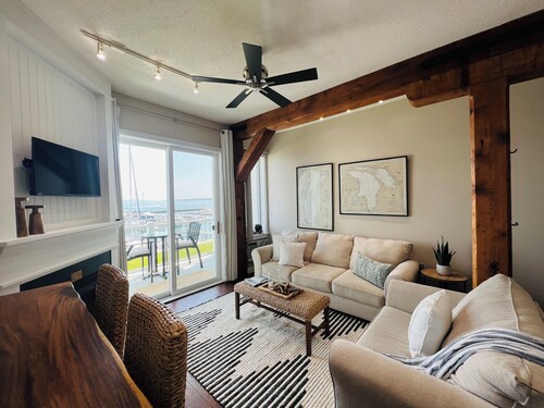 Relax in this beautiful condo on Lake Charlevoix!