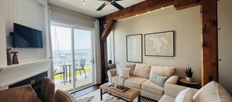 Relax in this beautiful condo on Lake Charlevoix!