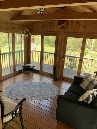 Baker's Cottage - Relax in this quiet mountain cottage by the creek.