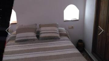 3 slaapkamers, een strijkplank/strijkijzer, gratis wifi, beddengoed