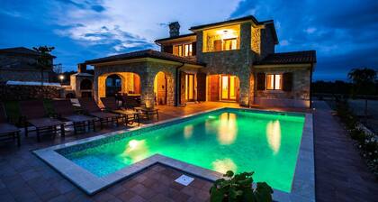 Holiday Houses, Villas Polonijo