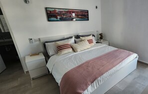 3 chambres, fer et planche à repasser, lit parapluie, Wi-Fi gratuit