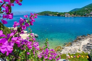 Exterior - Accommodation in Coves Grozdana - 5 m From sea (Jelsa)