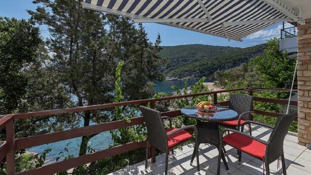 Unclassified image, 1 of 15, button - Accommodation in Coves Grozdana - 5 m From sea (Jelsa)