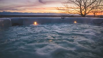 Bain à remous extérieur