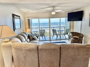 Smart TV - Christmas Week Special! Beautiful Beachfront! 2 King bdrm 2 bath W&D in unit (Indian Rocks Beach)