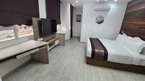 Individually furnished, laptop workspace, blackout curtains