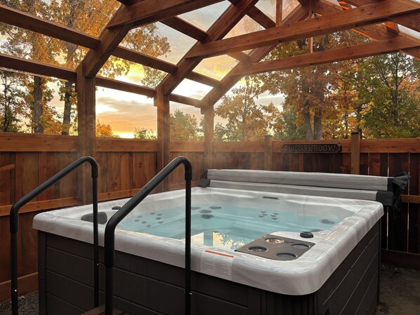 Outdoor spa tub