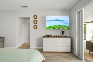 3 Schlafzimmer, Schreibtisch, Bügeleisen/Bügelbrett, Reisekinderbett